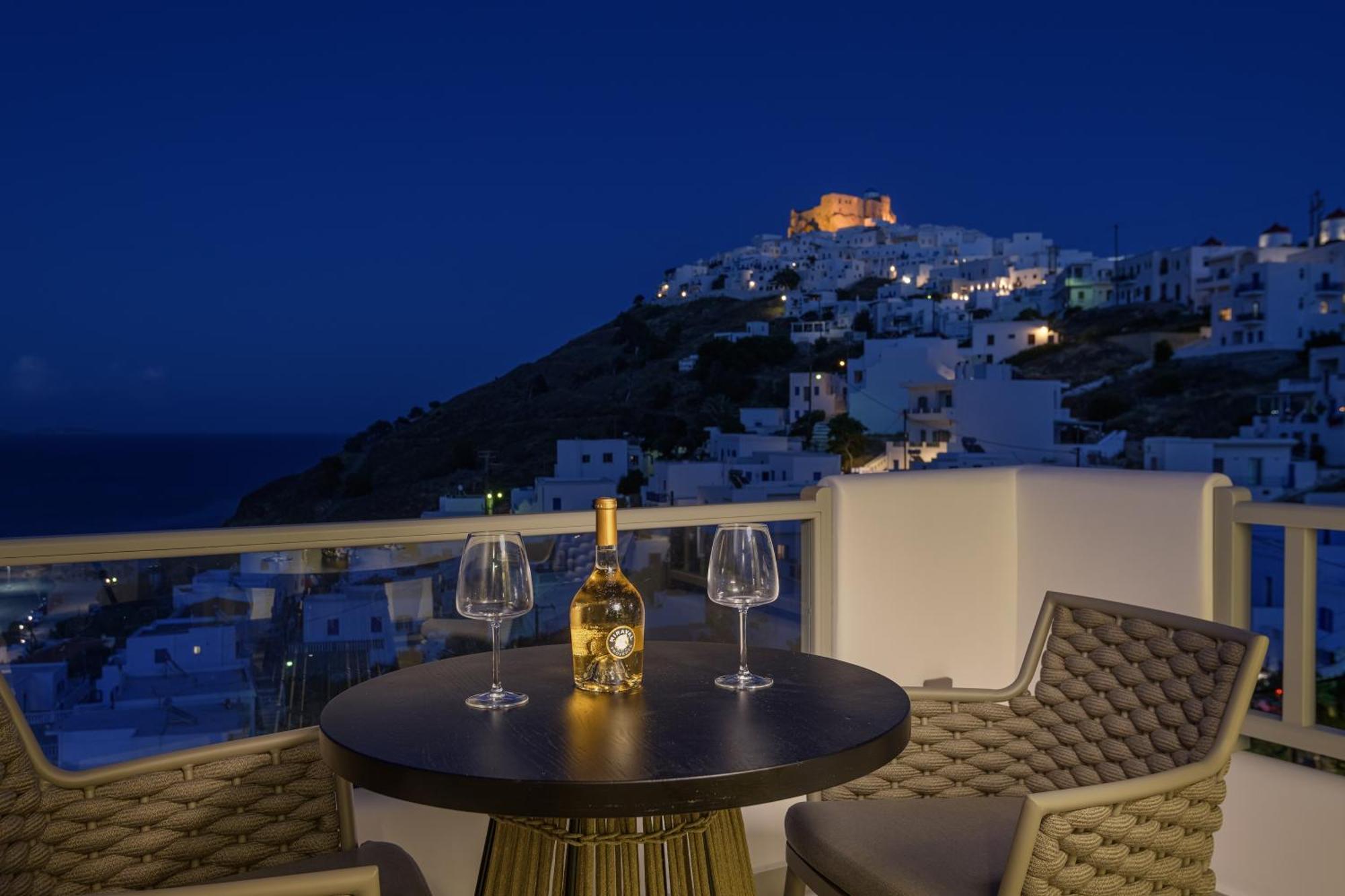 Vivere Luxury Suites Pera Gyalos Exterior photo